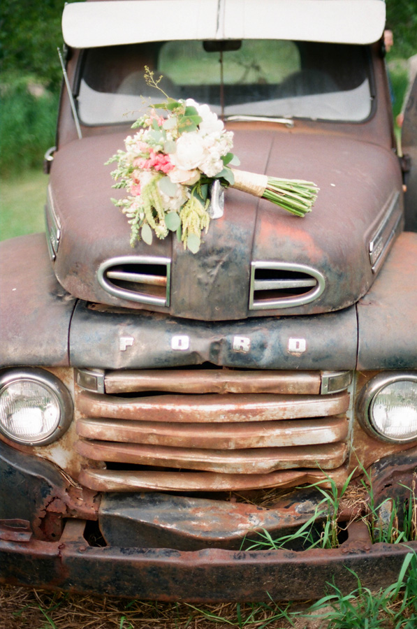 a-cowgirl-wedding-in-wisconsin
