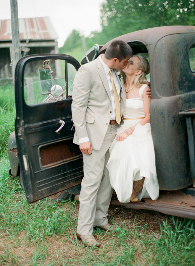 a-cowgirl-wedding-in-wisconsin