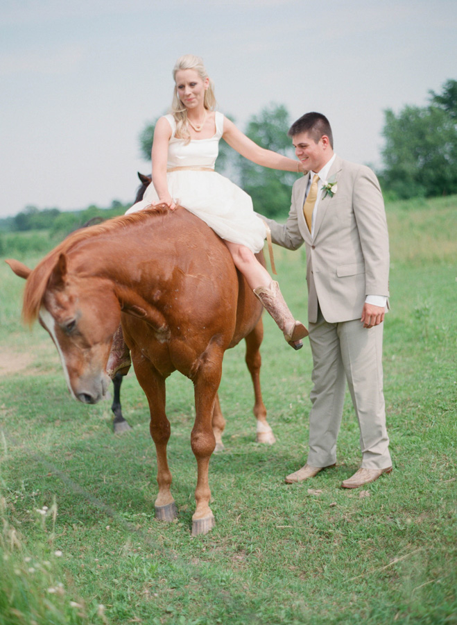 a-cowgirl-wedding-in-wisconsin