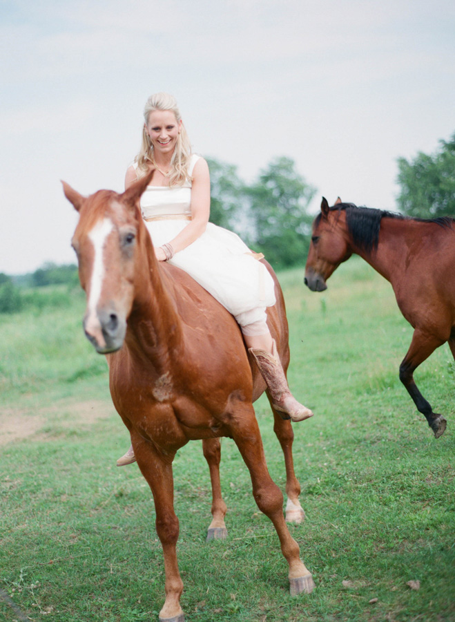 a-cowgirl-wedding-in-wisconsin