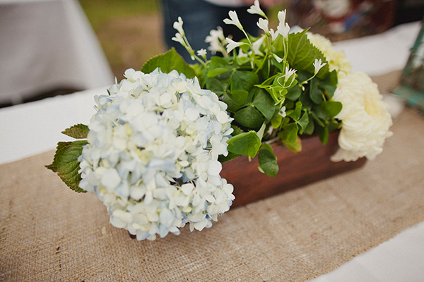 blue-and-coral-backyard-wedding