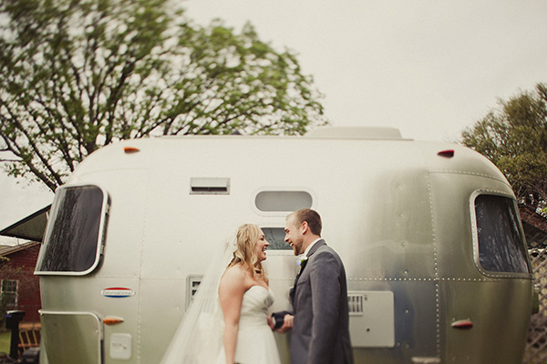 blue-and-coral-backyard-wedding
