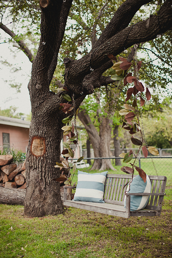 blue-and-coral-backyard-wedding