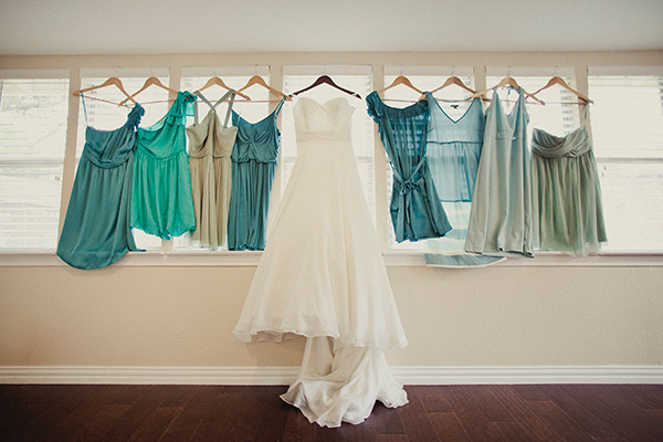 blue-and-coral-backyard-wedding