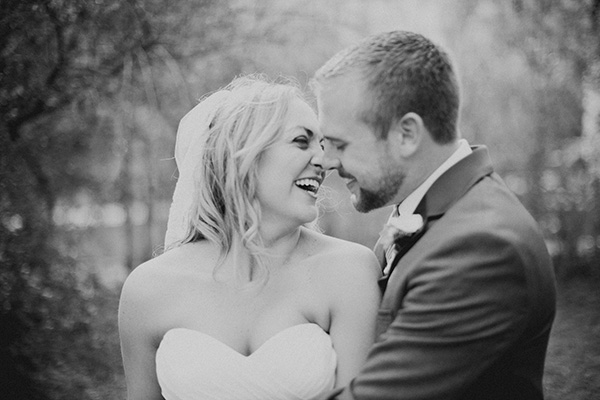 blue-and-coral-backyard-wedding