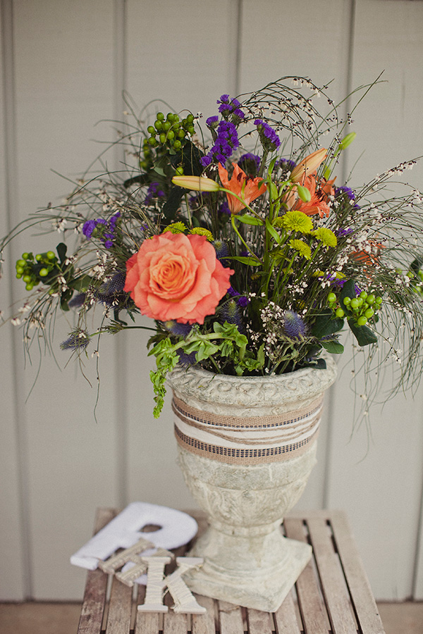 blue-and-coral-backyard-wedding