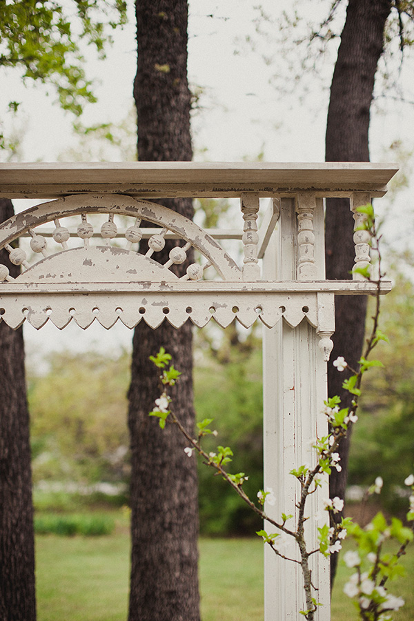 blue-and-coral-backyard-wedding