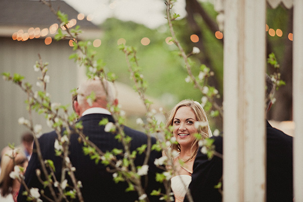 blue-and-coral-backyard-wedding