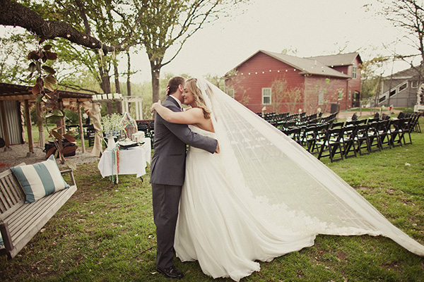 blue-and-coral-backyard-wedding