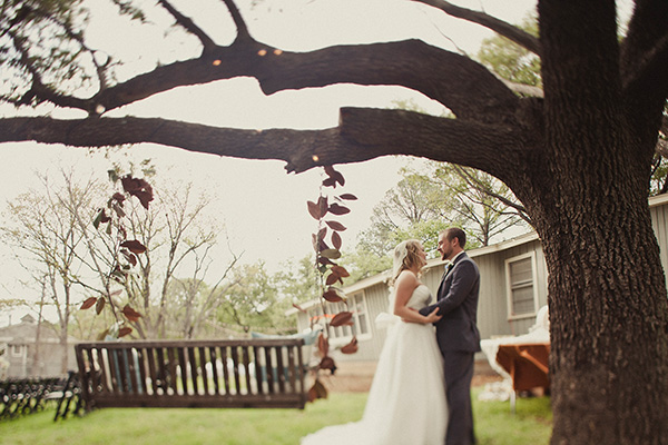 blue-and-coral-backyard-wedding