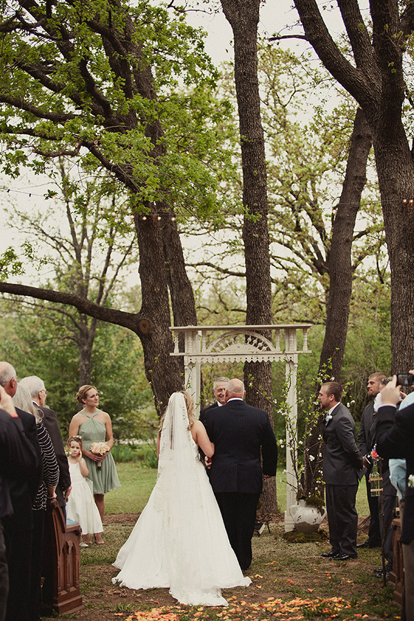 blue-and-coral-backyard-wedding
