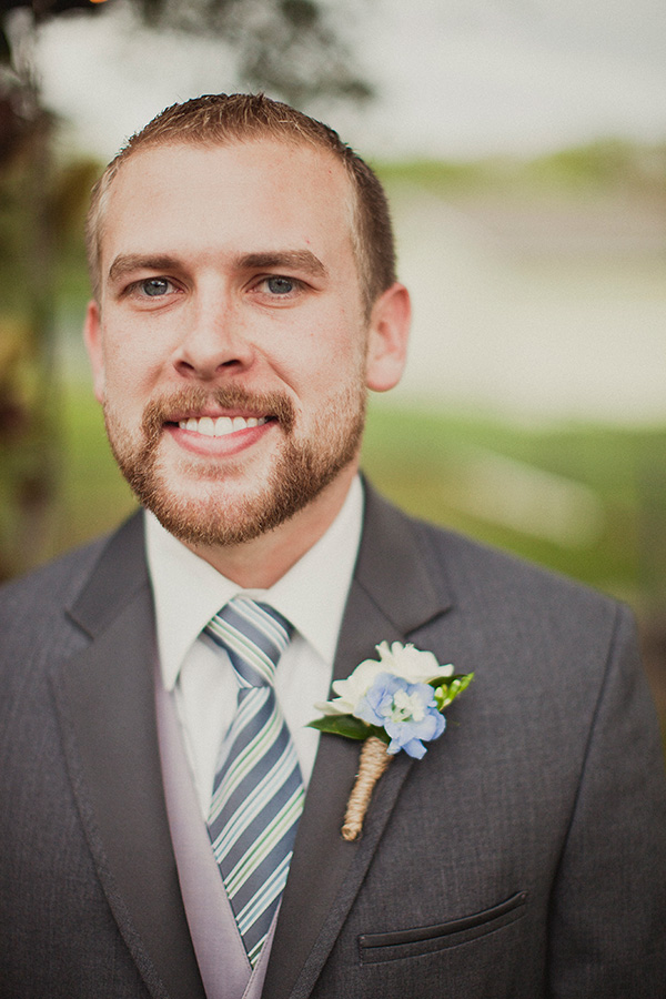 blue-and-coral-backyard-wedding