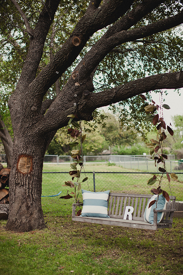 blue-and-coral-backyard-wedding