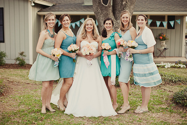 blue-and-coral-backyard-wedding
