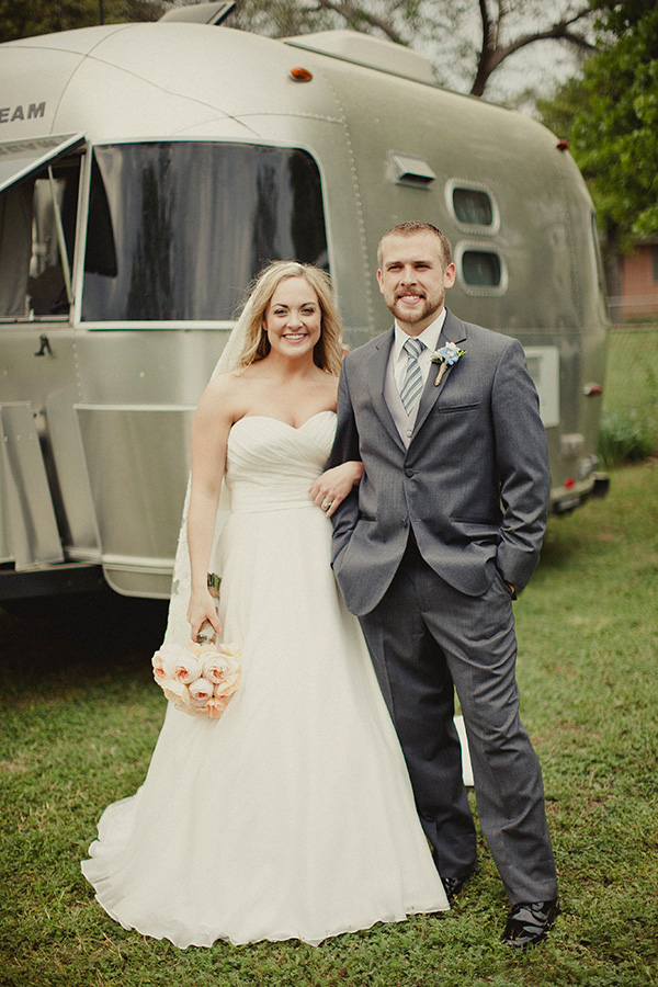 blue-and-coral-backyard-wedding
