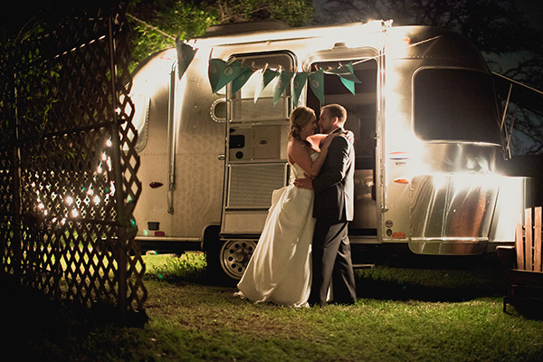blue-and-coral-backyard-wedding