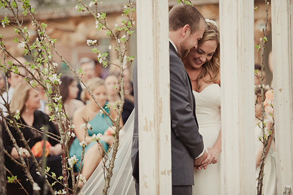blue-and-coral-backyard-wedding