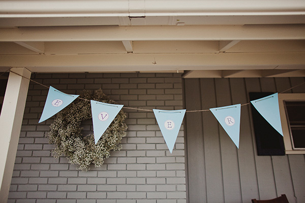 blue-and-coral-backyard-wedding