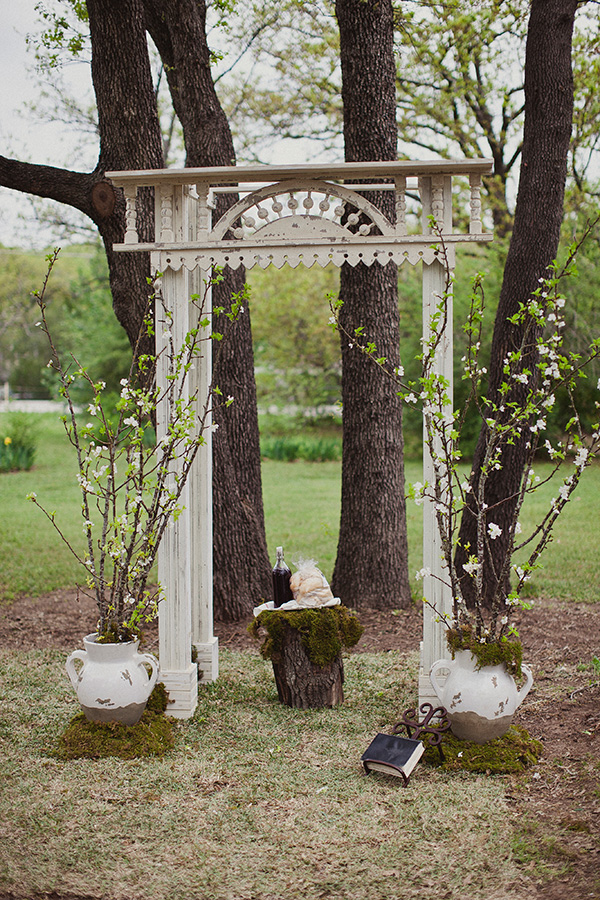 blue-and-coral-backyard-wedding