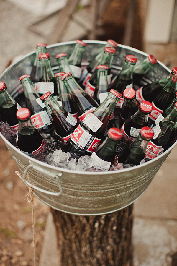 blue-and-coral-backyard-wedding