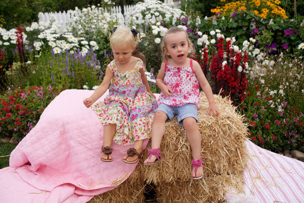 colorful-country-fair-wedding