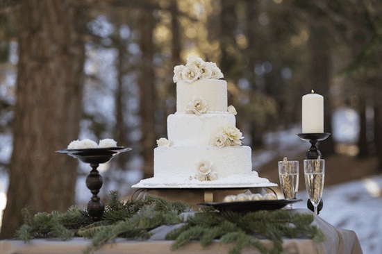 Elegant wedding cake with floral details in a winter scene