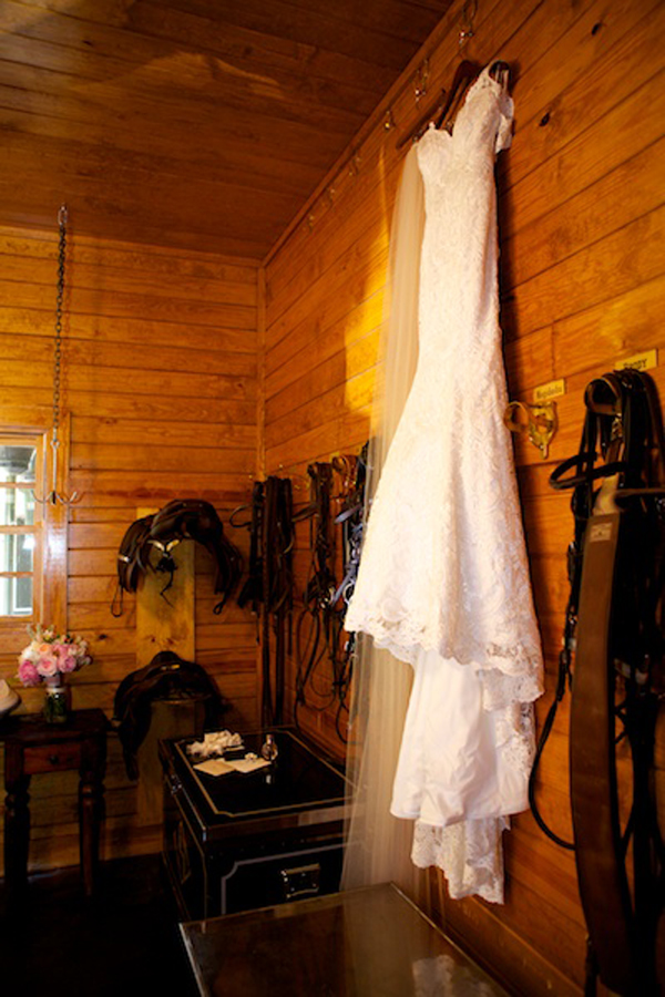 sophisticated-stable-wedding-in-alabama
