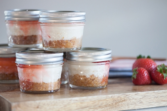 cheesecake-in-mini-mason-jars-free