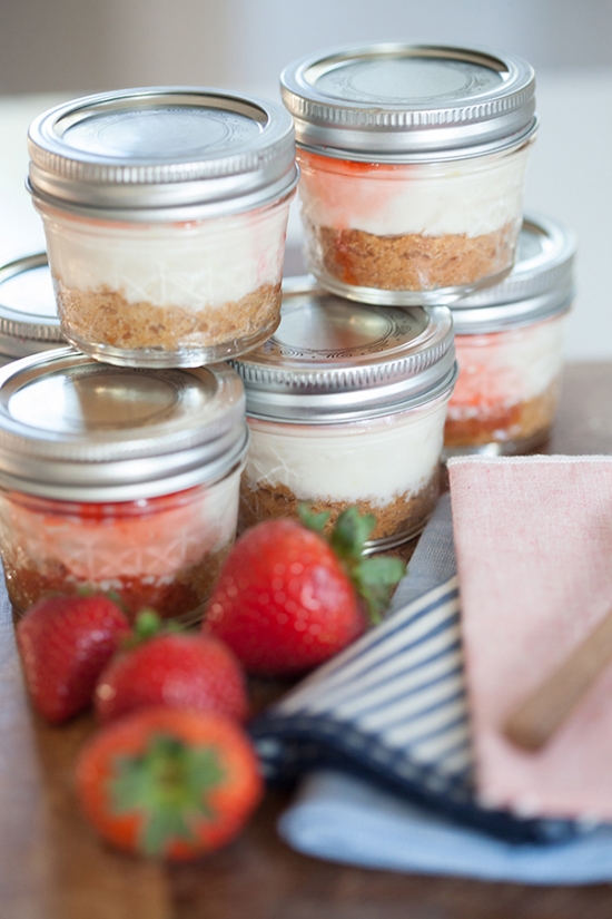 cheesecake-in-mini-mason-jars-free