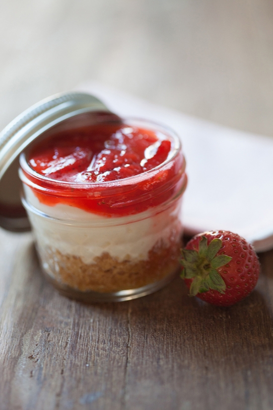 cheesecake-in-mini-mason-jars-free