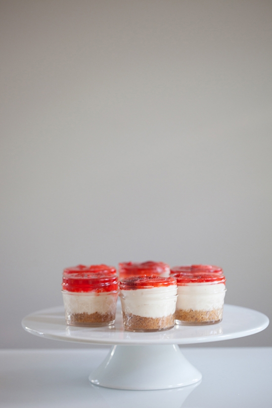 cheesecake-in-mini-mason-jars-free