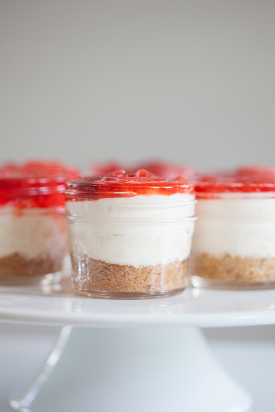 cheesecake-in-mini-mason-jars-free