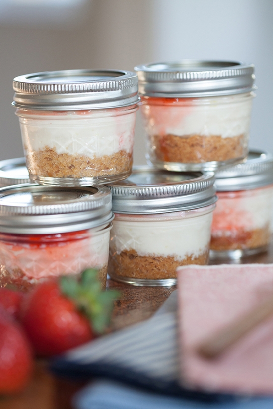 cheesecake-in-mini-mason-jars-free