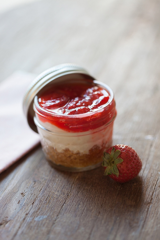 cheesecake-in-mini-mason-jars-free