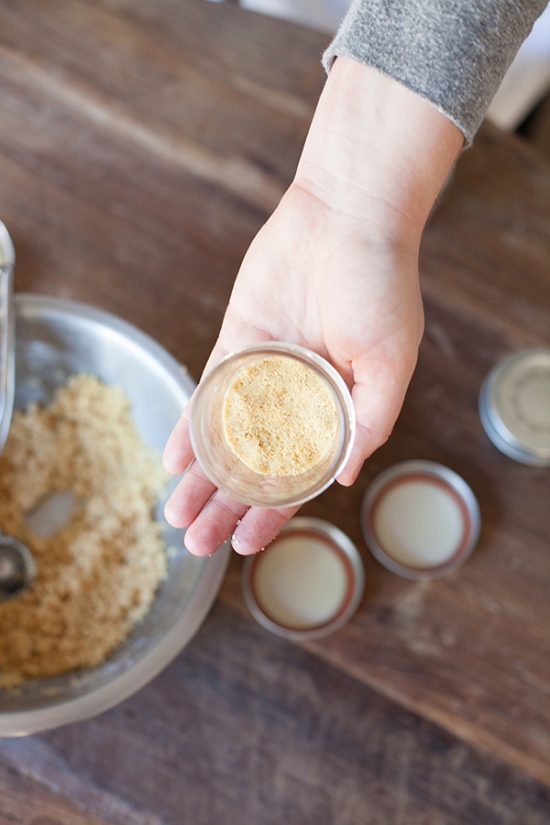 cheesecake-in-mini-mason-jars-free