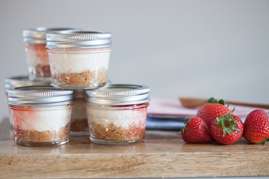cheesecake-in-mini-mason-jars-free