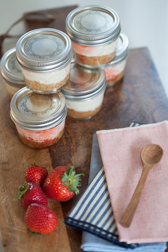 cheesecake-in-mini-mason-jars-free