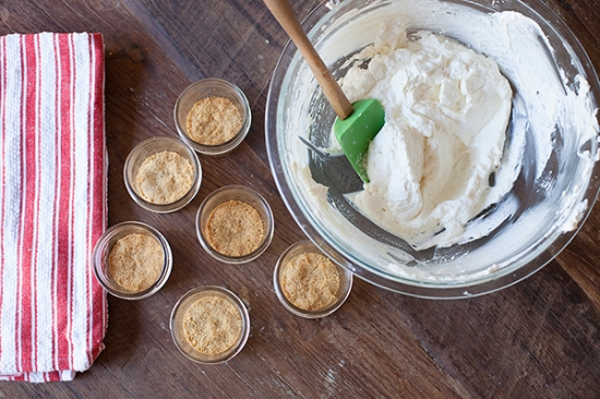 cheesecake-in-mini-mason-jars-free