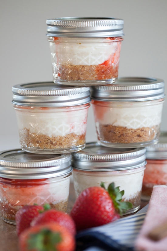 cheesecake-in-mini-mason-jars-free