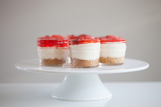 cheesecake-in-mini-mason-jars-free