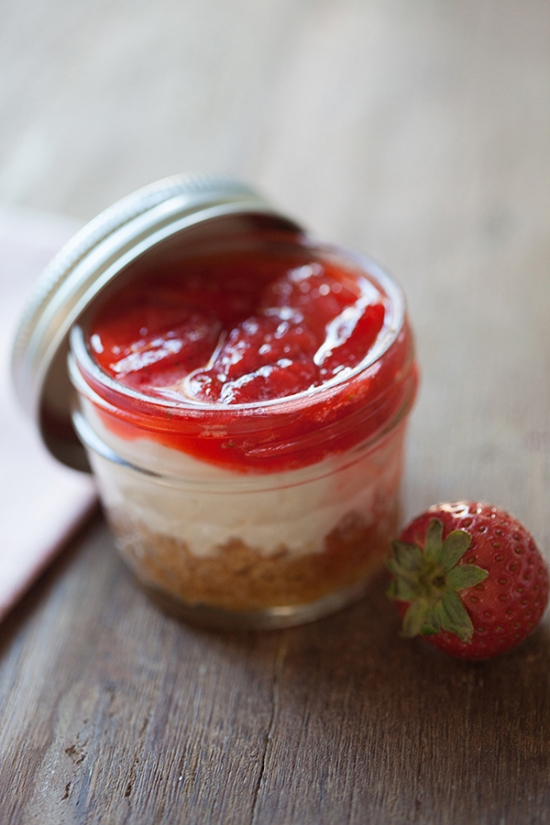 cheesecake-in-mini-mason-jars-free