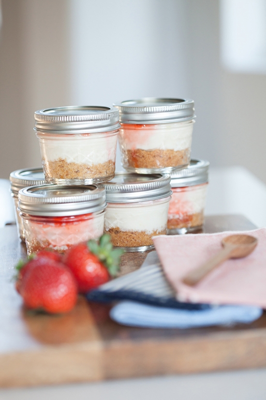 cheesecake-in-mini-mason-jars-free