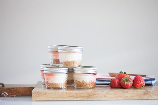 cheesecake-in-mini-mason-jars-free