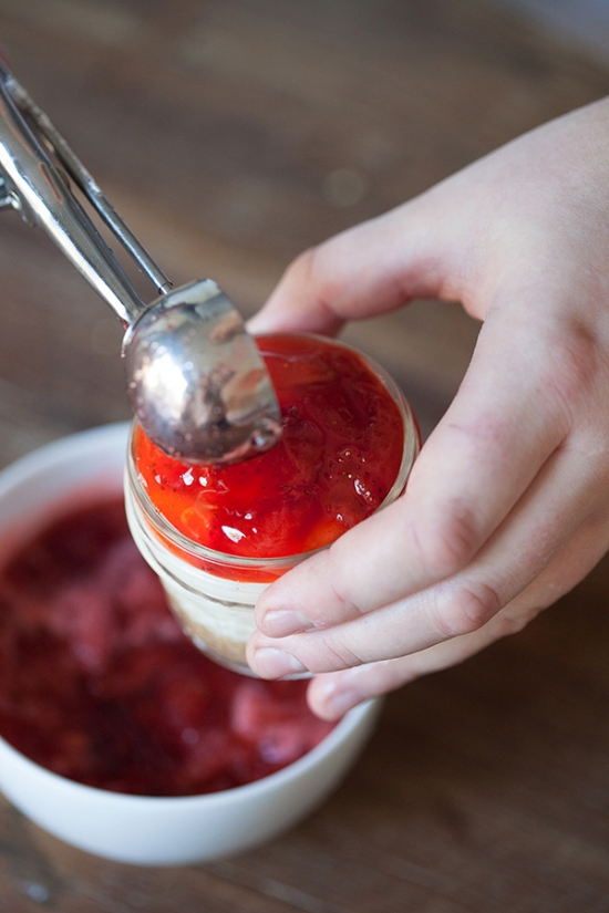 cheesecake-in-mini-mason-jars-free