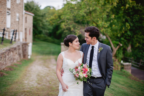 dainty-wedding-with-pops-of-pink