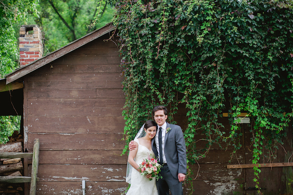 dainty-wedding-with-pops-of-pink