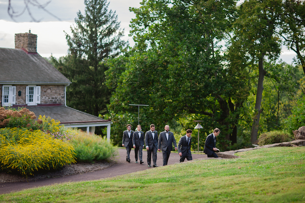 dainty-wedding-with-pops-of-pink