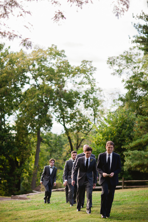 dainty-wedding-with-pops-of-pink