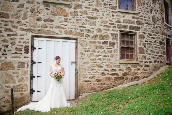 dainty-wedding-with-pops-of-pink