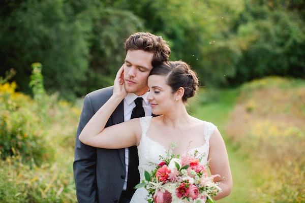 dainty-wedding-with-pops-of-pink